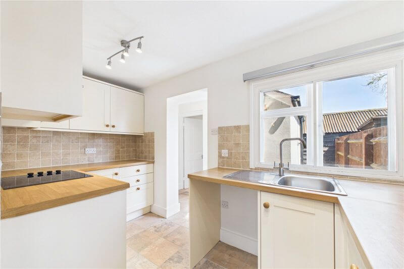 Bath Road cottage to let - kitchen side