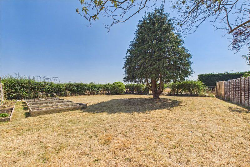 Bath Road cottage to let - garden view